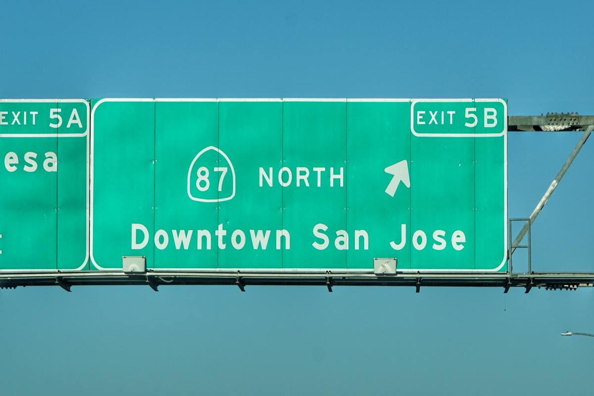 Green San Jose highway sign