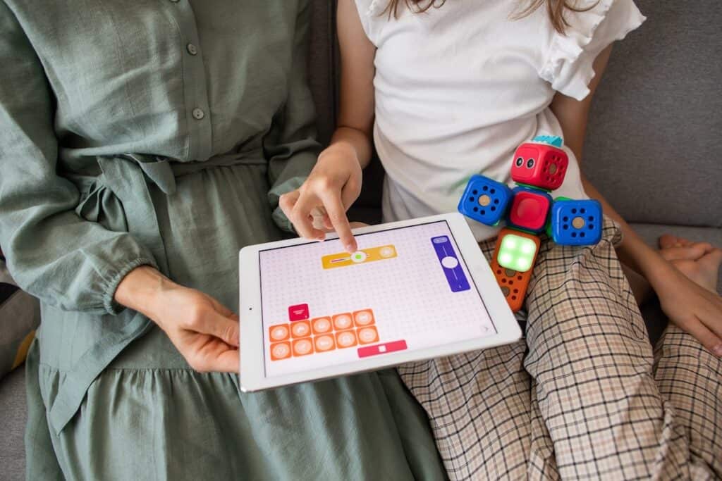 Mom and daughter learning visual programming Best Coding Apps for Beginners